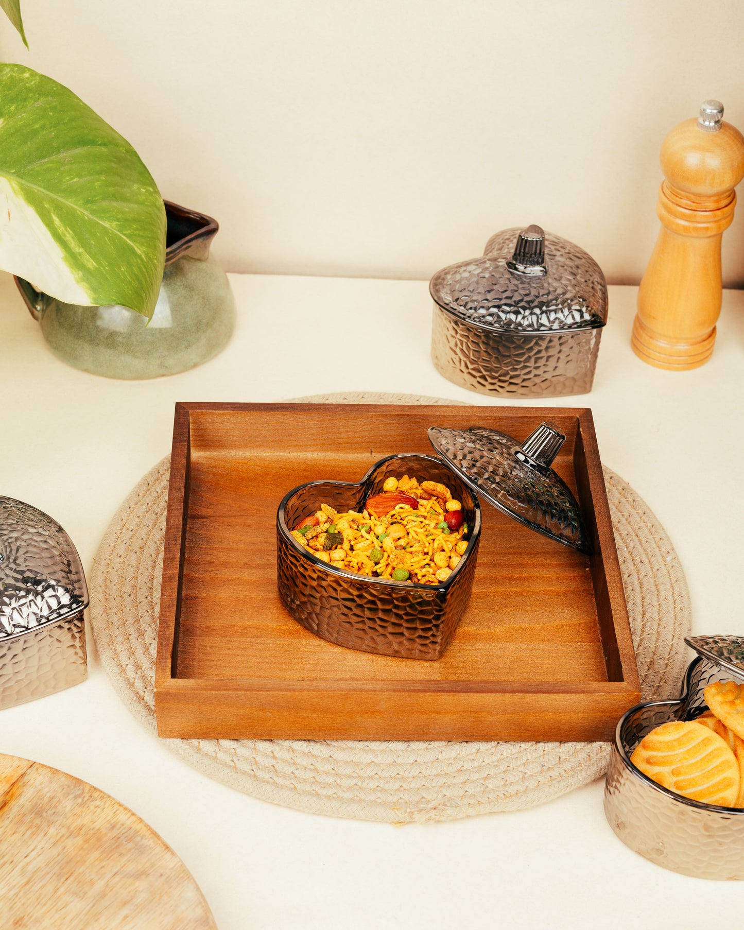 Glass Heart Snack Set with Wooden Tray