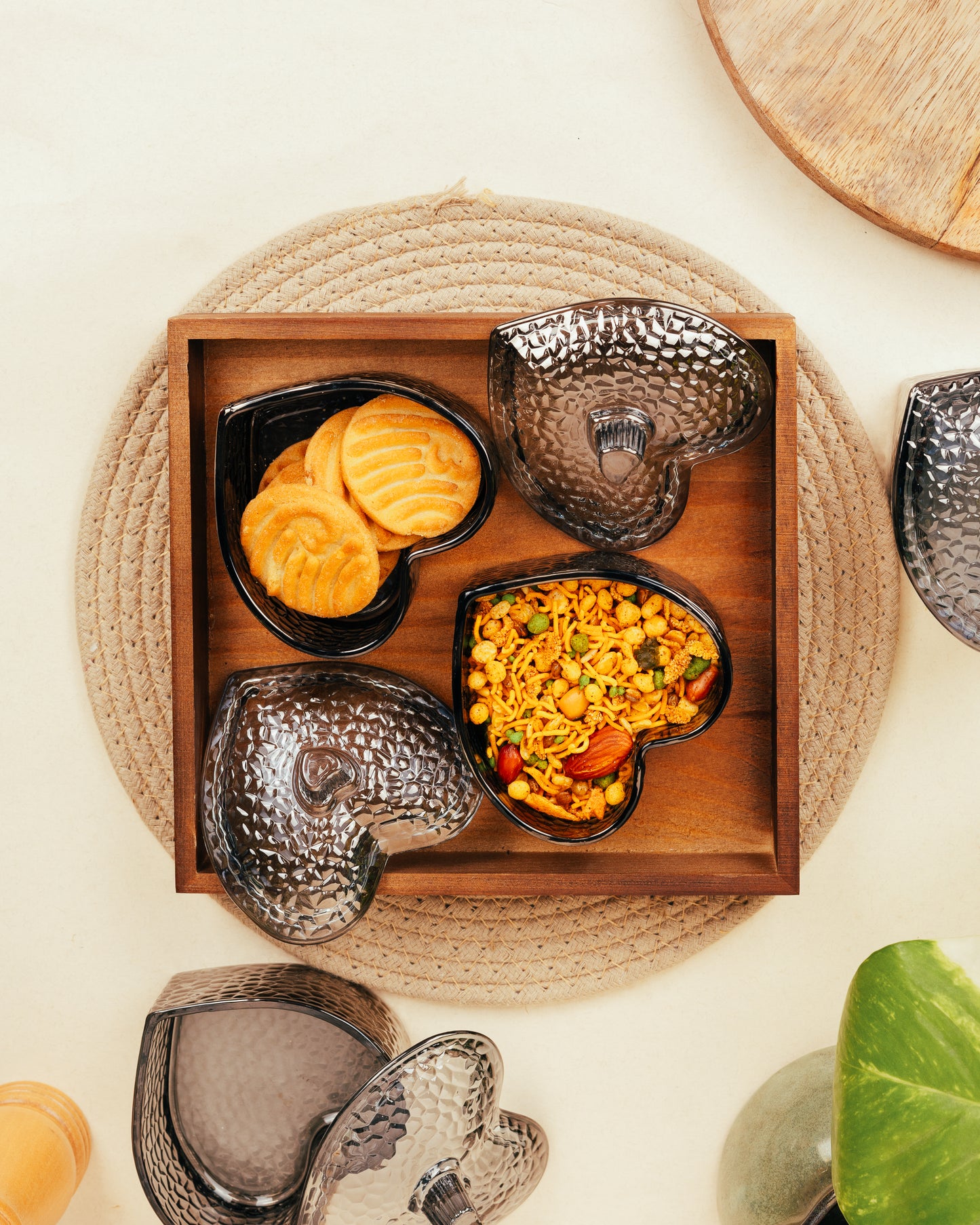 Glass Heart Snack Set with Wooden Tray
